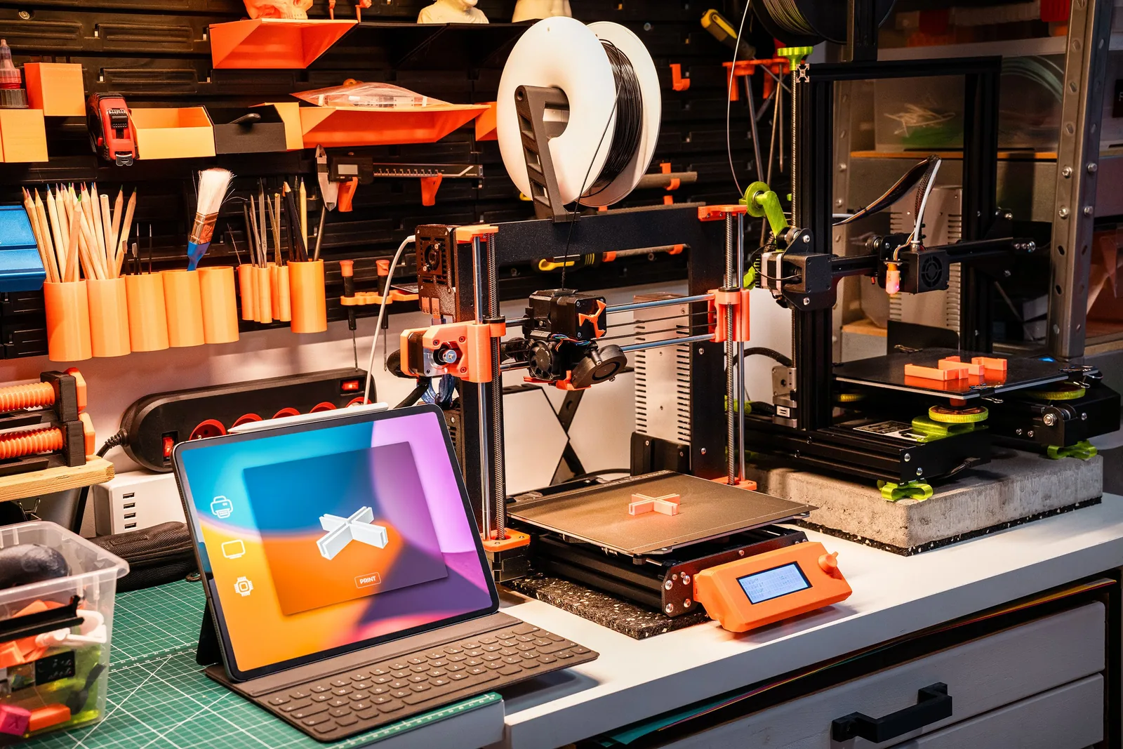Compact 3D printer producing a part in a small manufacturing workspace